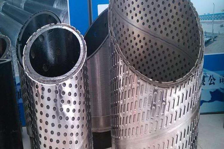 石油防砂篩管是在鉆探完成后將原油和天然氣從油氣層運輸?shù)降乇淼墓艿?，石油防砂篩管結(jié)垢嚴重影響了石油的開采和運輸