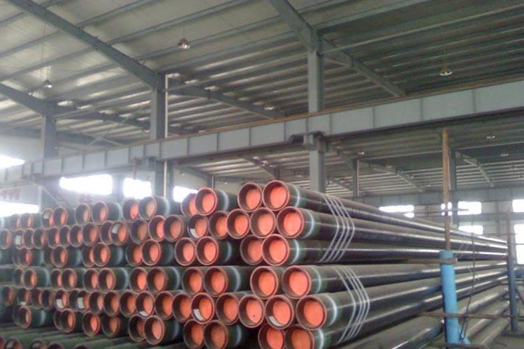 鑒于機(jī)械擦傷對石油油管腐蝕產(chǎn)生加速作用，建議在石油油管接箍上加一橡膠圈或在井斜嚴(yán)重部位加一扶正器